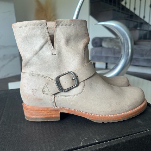 Frye Women Veronica Bootie - Picture 2 of 6